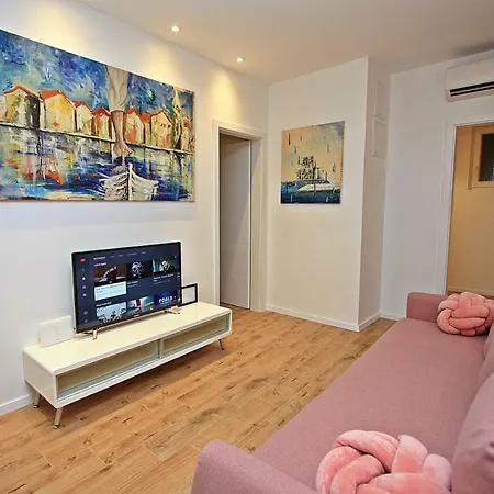 Apartment Michelangelo In The Centar Of Supetar